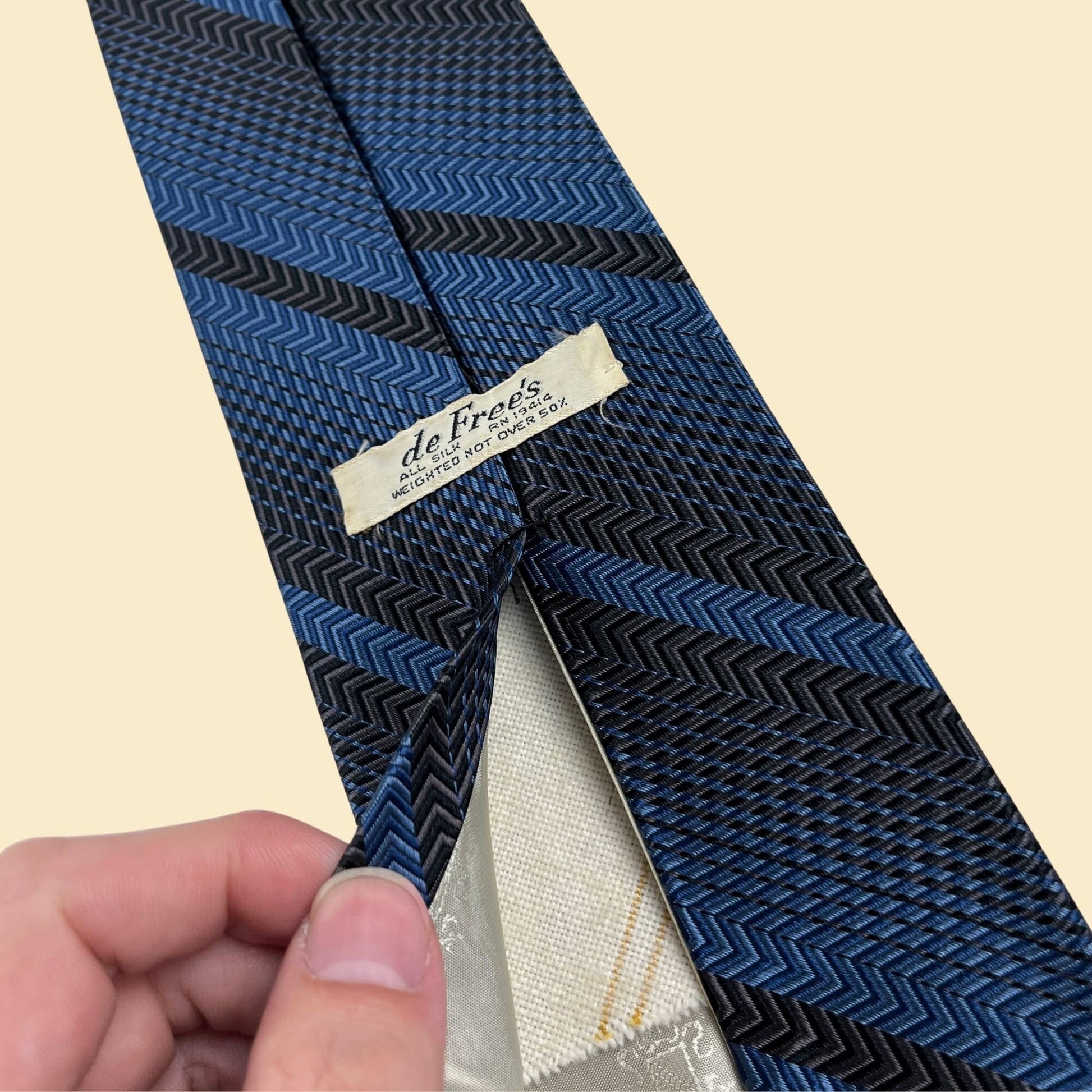 Vintage 70s necktie by de Freés, blue & black silk diagonal striped men's tie, 54.5" x 3.75"