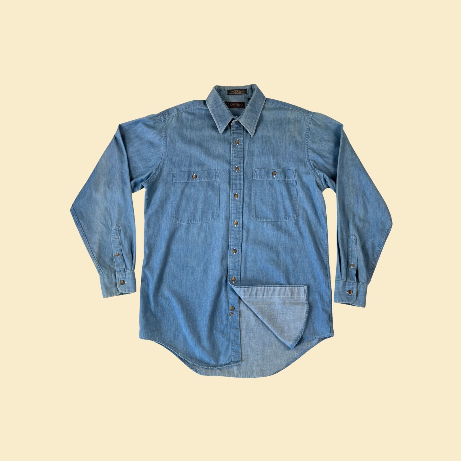 1990s chambray button down by Courtenay, vintage size 15.5/34-35 casual button down blue shirt