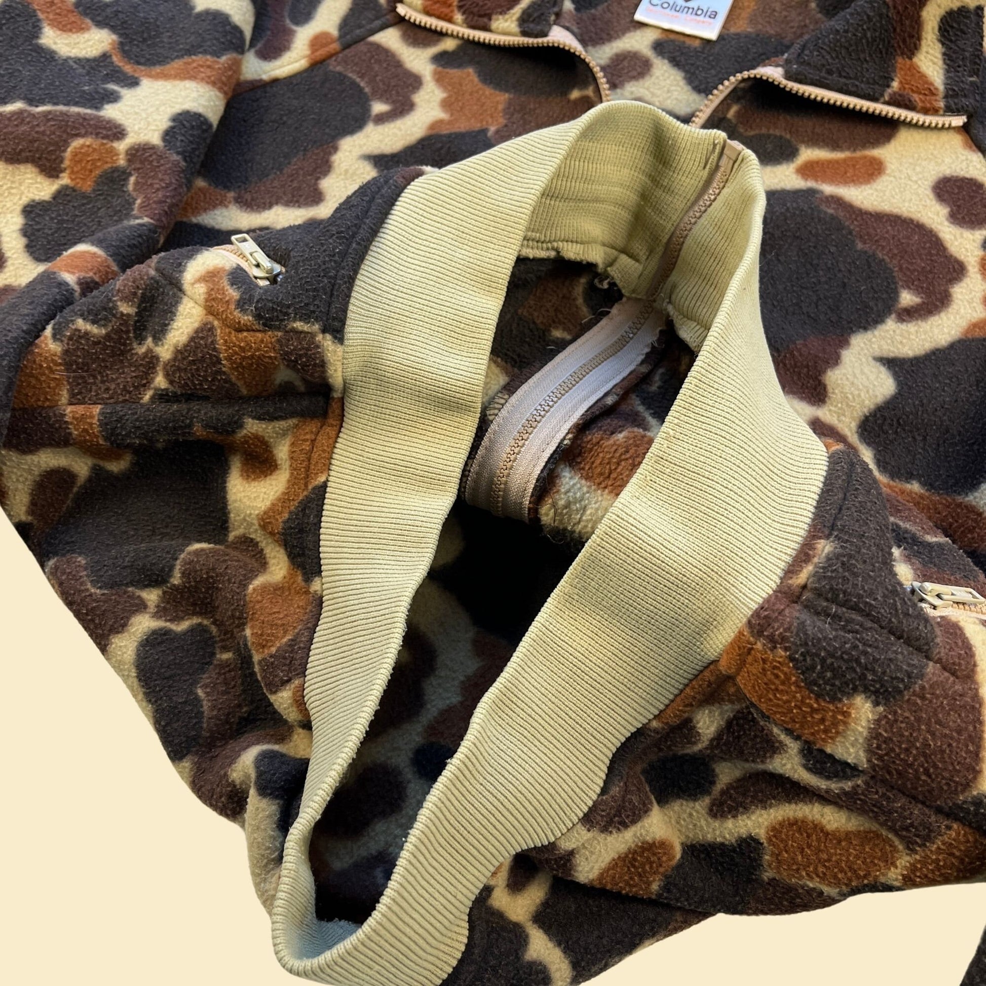 1980s camo Columbia Sportswear fleece jacket, size L vintage 80s men's camouflage jacket