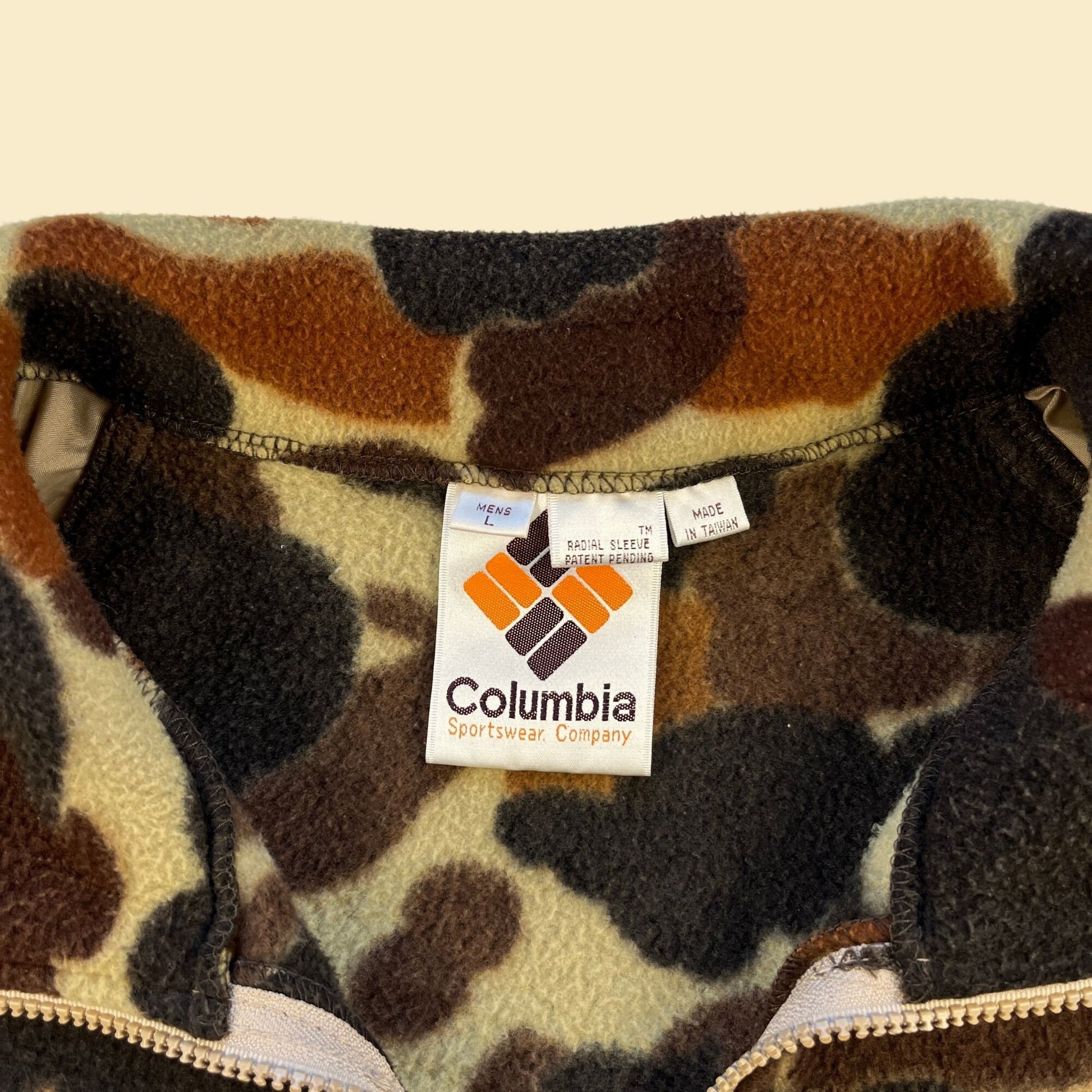 1980s camo Columbia Sportswear fleece jacket, size L vintage 80s men's camouflage jacket