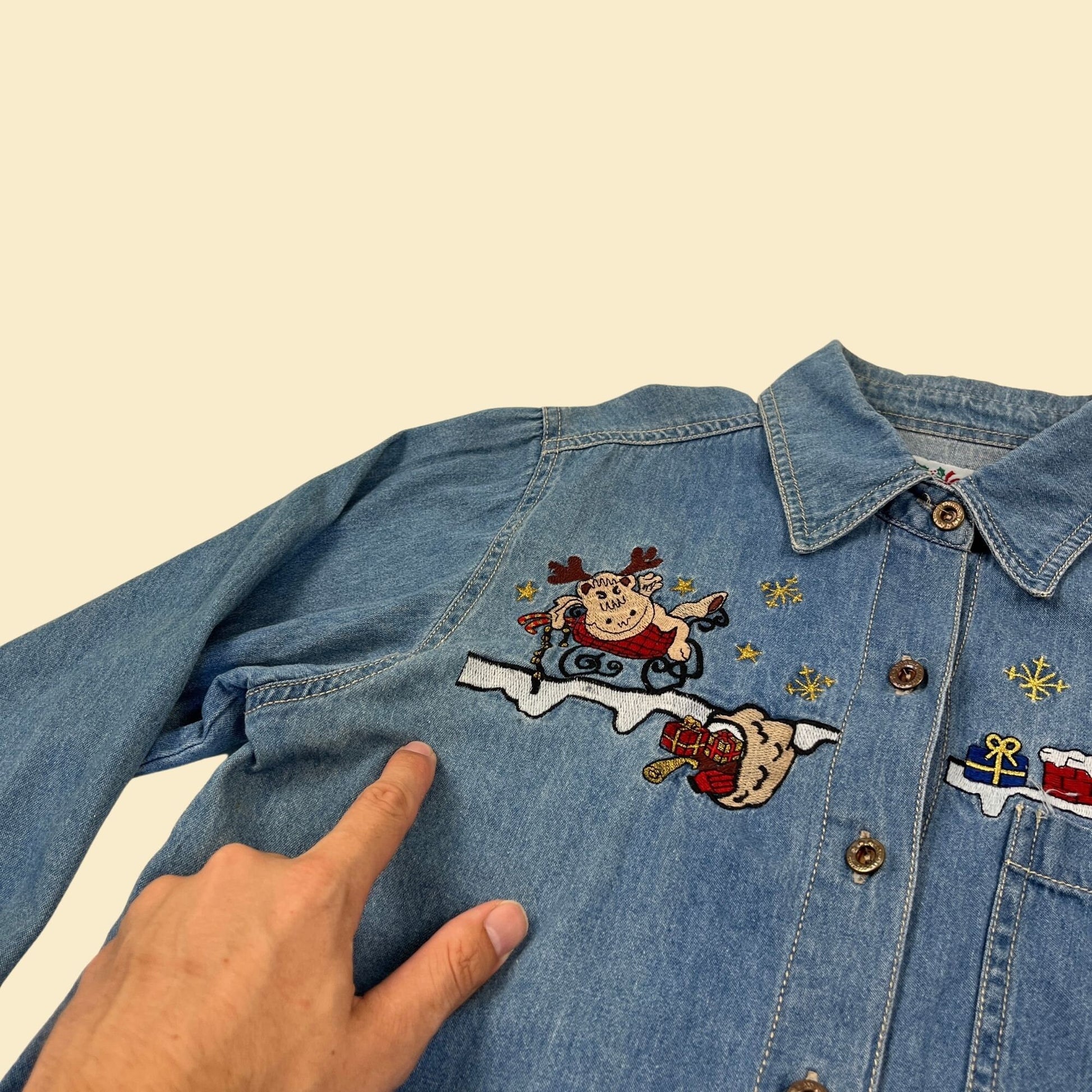 90s/Y2K Christmas denim/chambray button down shirt, vintage size S Santa & reindeers shirt