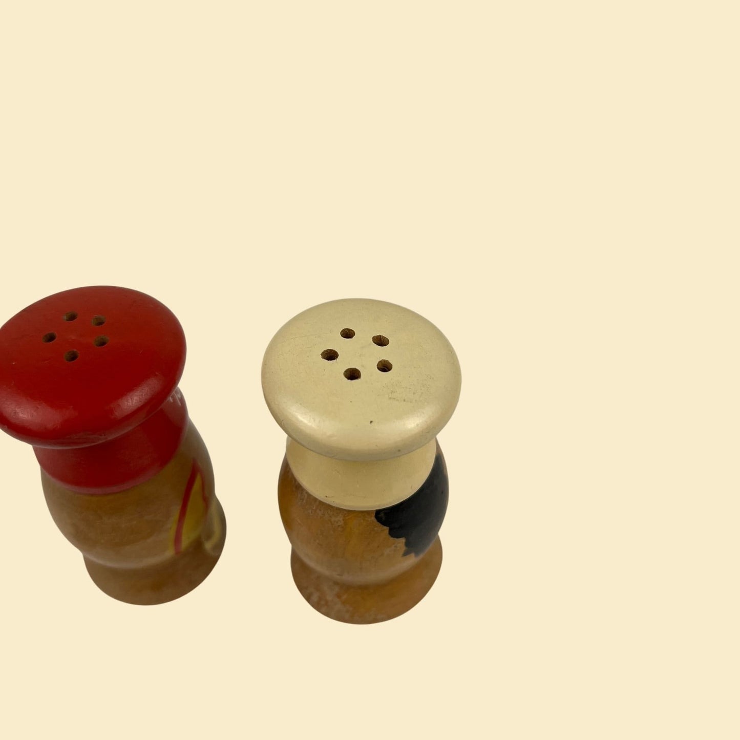 1970s wooden chef-shaped salt & pepper shakers, vintage 70s Japanese made novelty salt shaker set