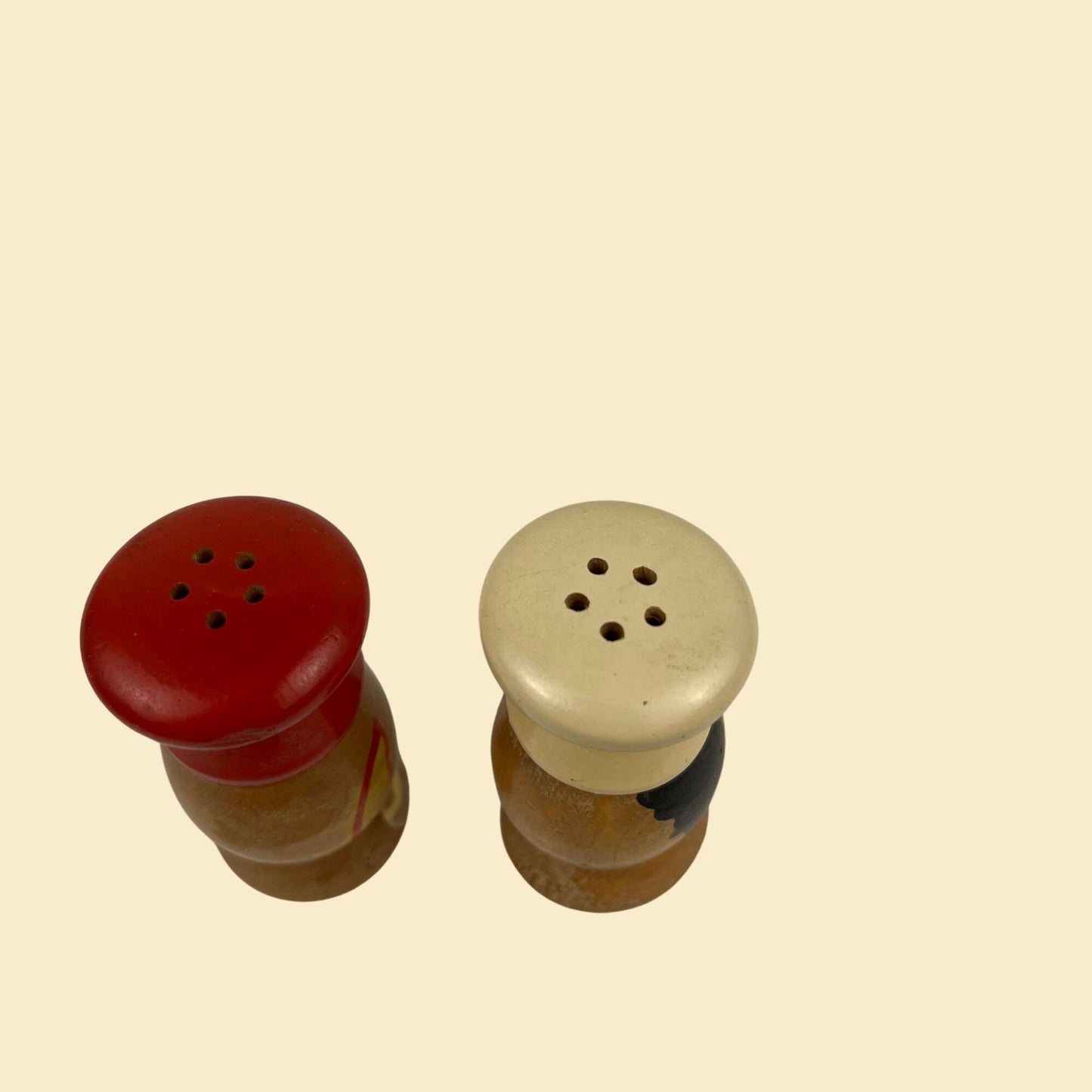 1970s wooden chef-shaped salt & pepper shakers, vintage 70s Japanese made novelty salt shaker set