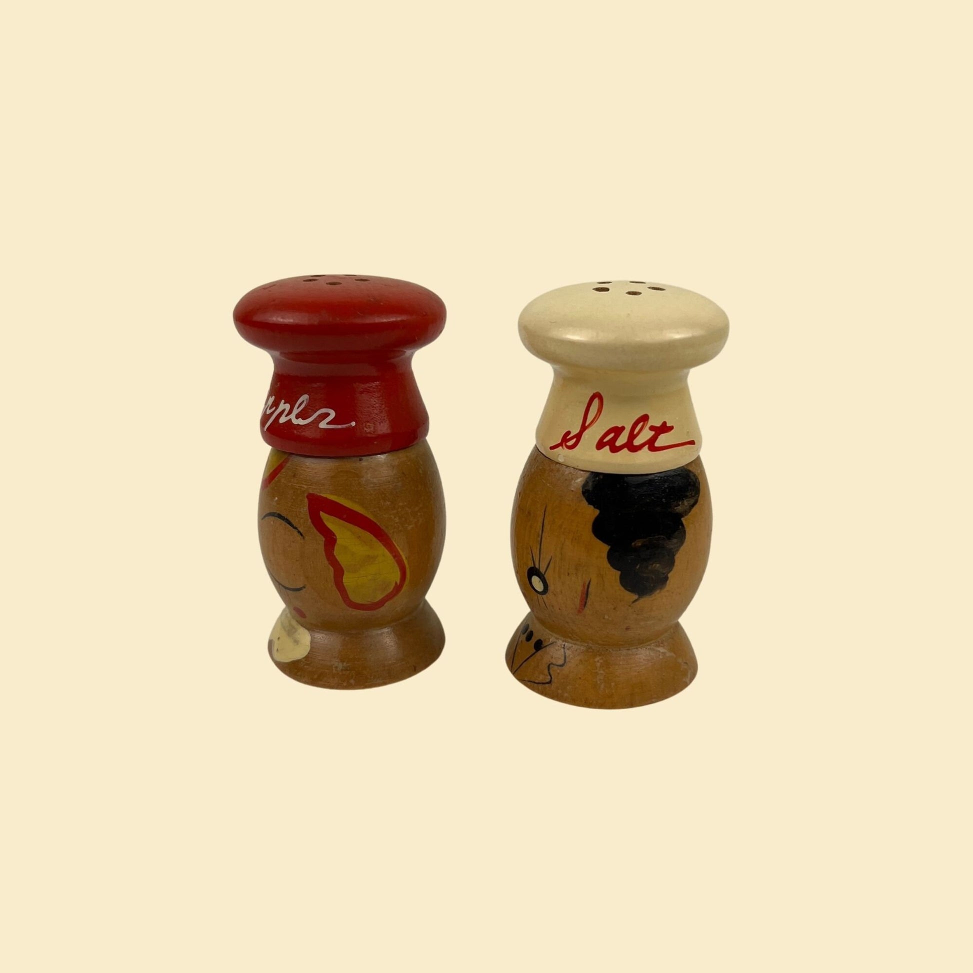 1970s wooden chef-shaped salt & pepper shakers, vintage 70s Japanese made novelty salt shaker set