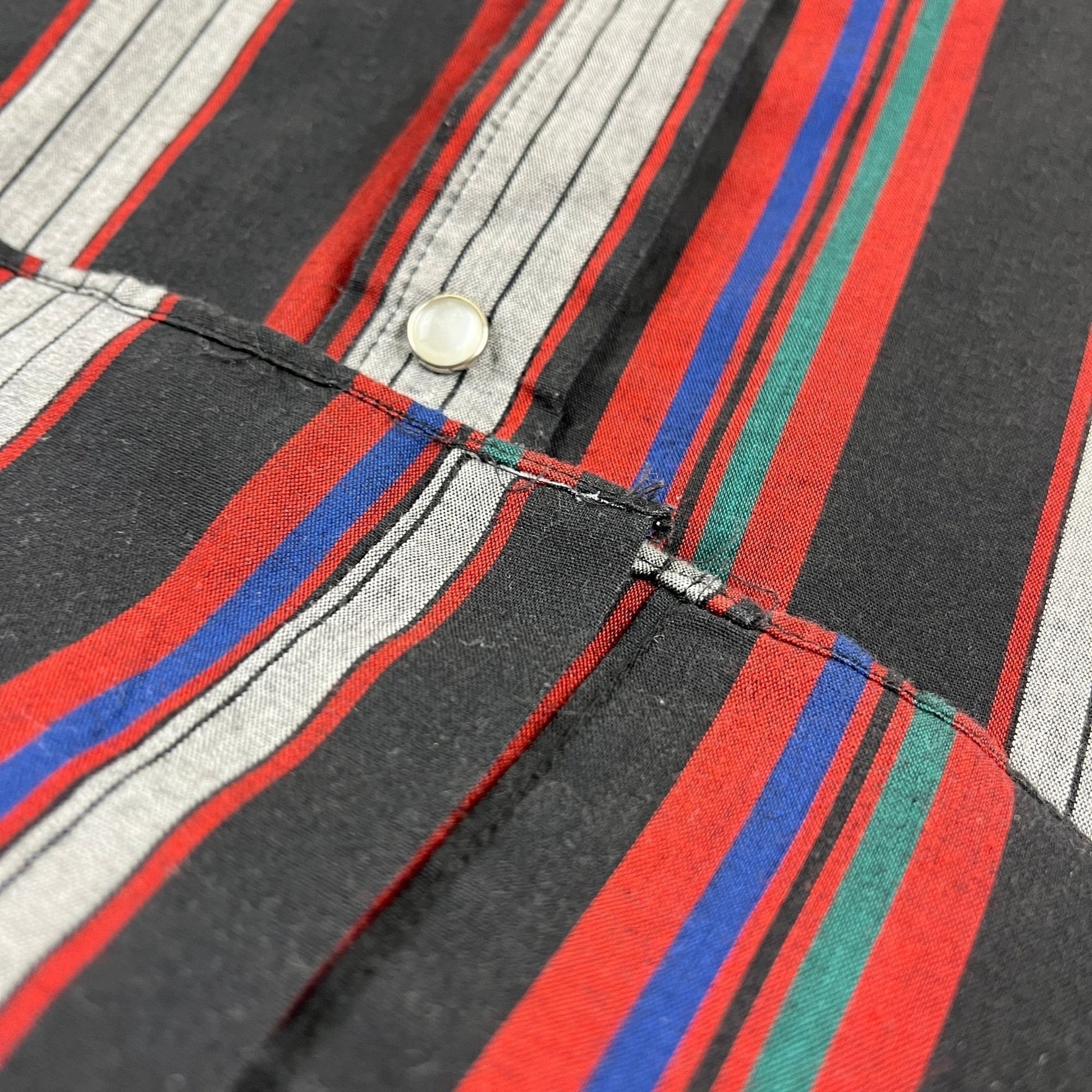 80s M striped western shirt, black/red/grey Plains Westernwear vintage 1980s men's short sleeve shirt