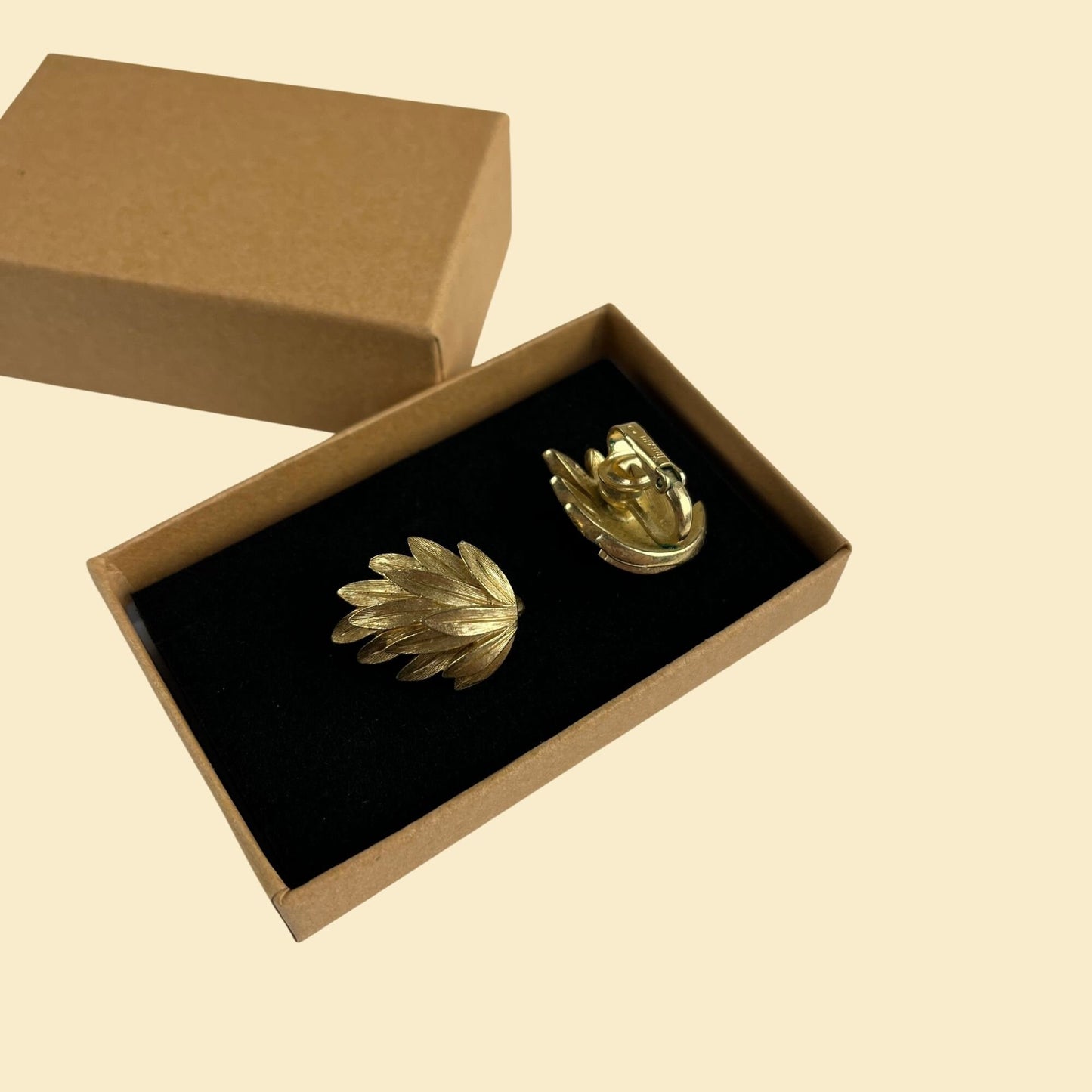 70s Trifari leaf earrings, vintage 1970s gold-toned abstract leaf clip on earrings