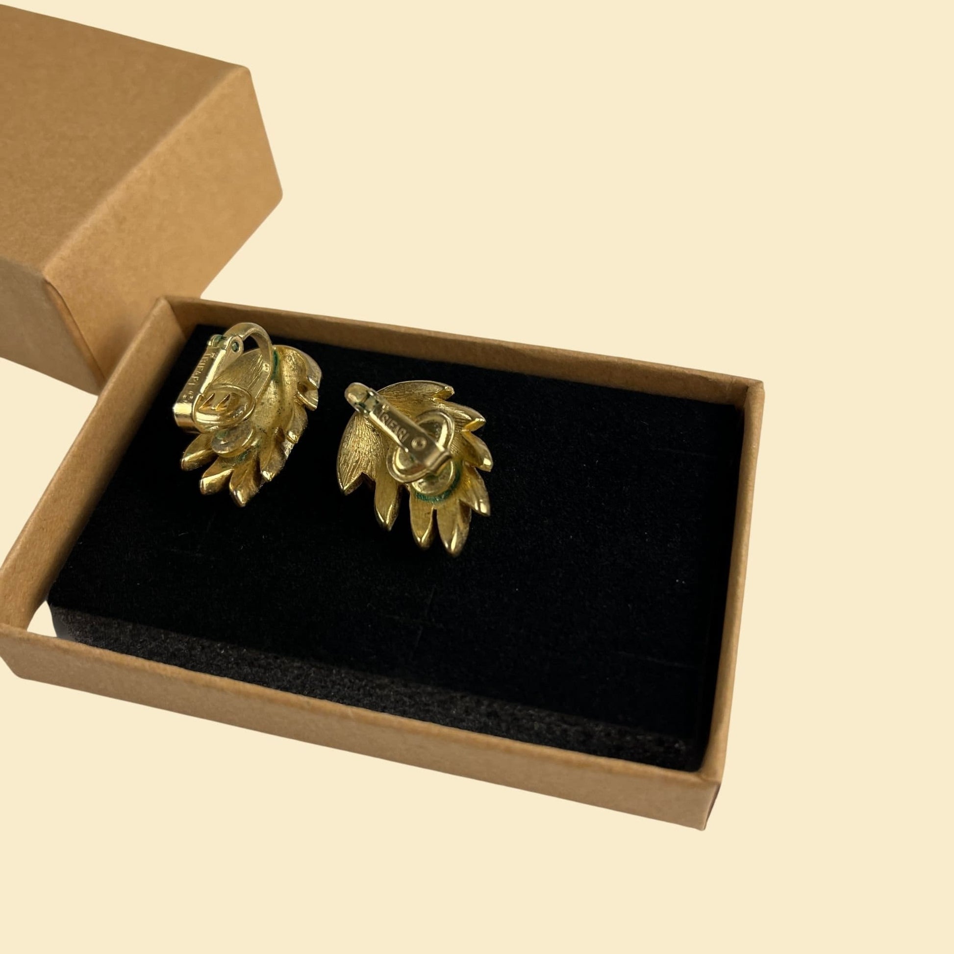 70s Trifari leaf earrings, vintage 1970s gold-toned abstract leaf clip on earrings