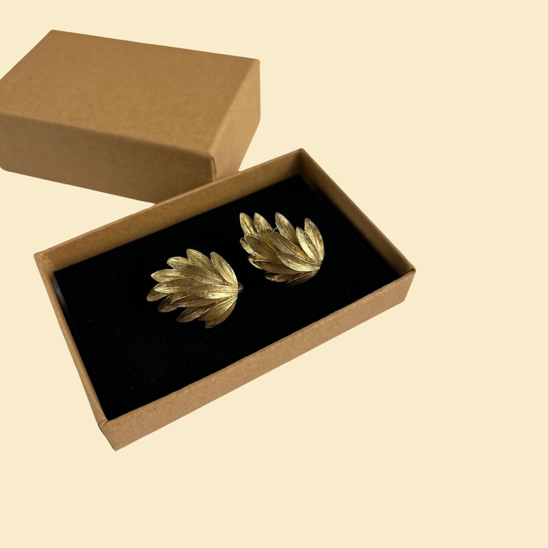 70s Trifari leaf earrings, vintage 1970s gold-toned abstract leaf clip on earrings