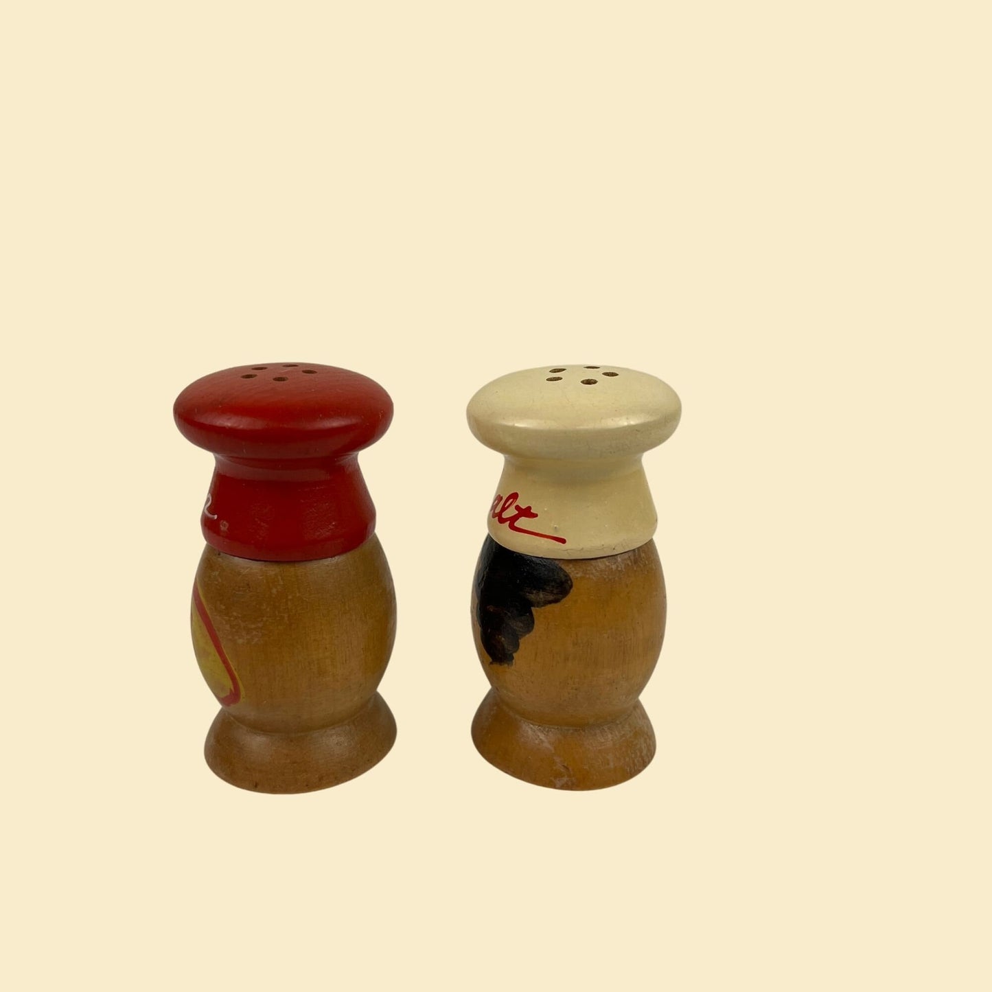 1970s wooden chef-shaped salt & pepper shakers, vintage 70s Japanese made novelty salt shaker set