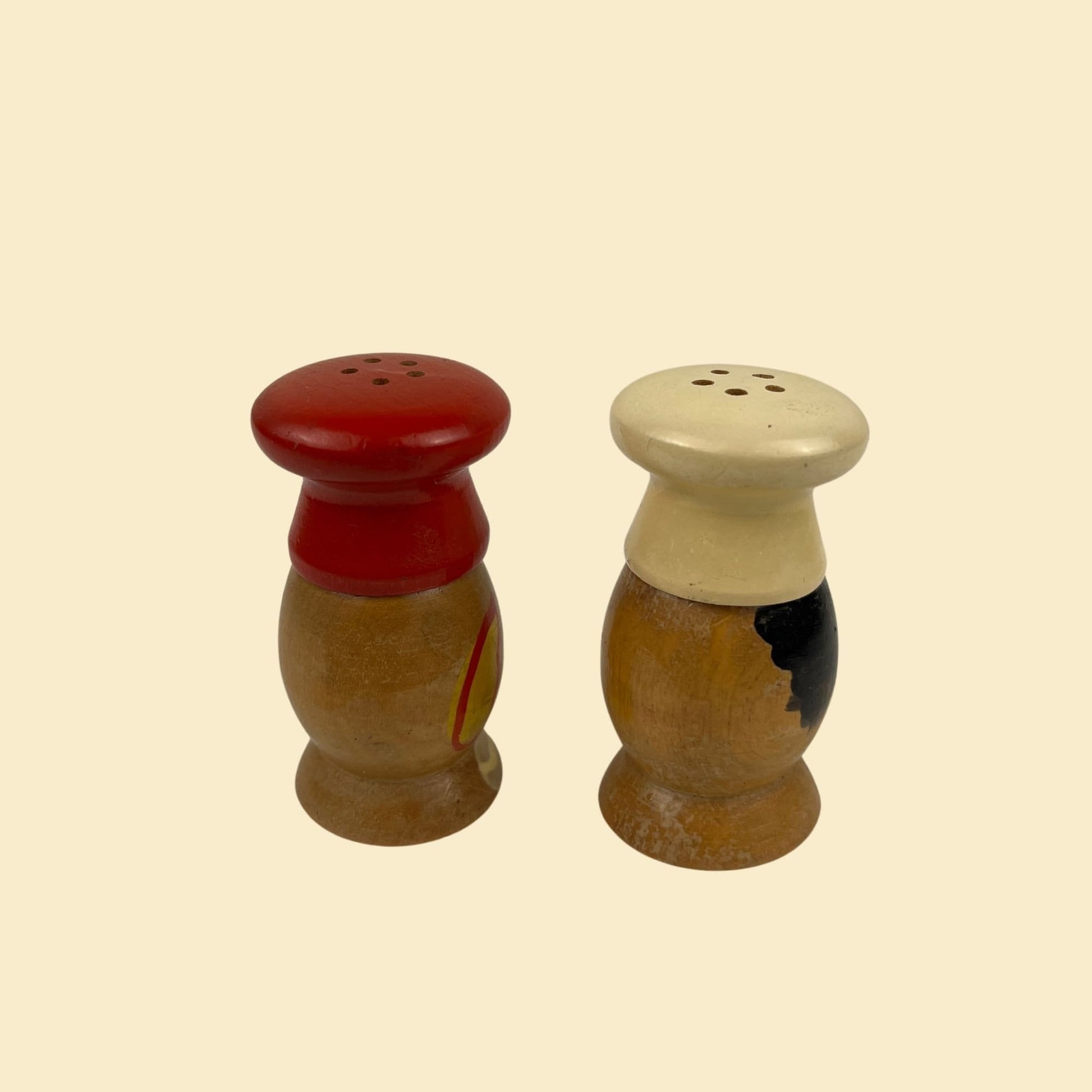 1970s wooden chef-shaped salt & pepper shakers, vintage 70s Japanese made novelty salt shaker set