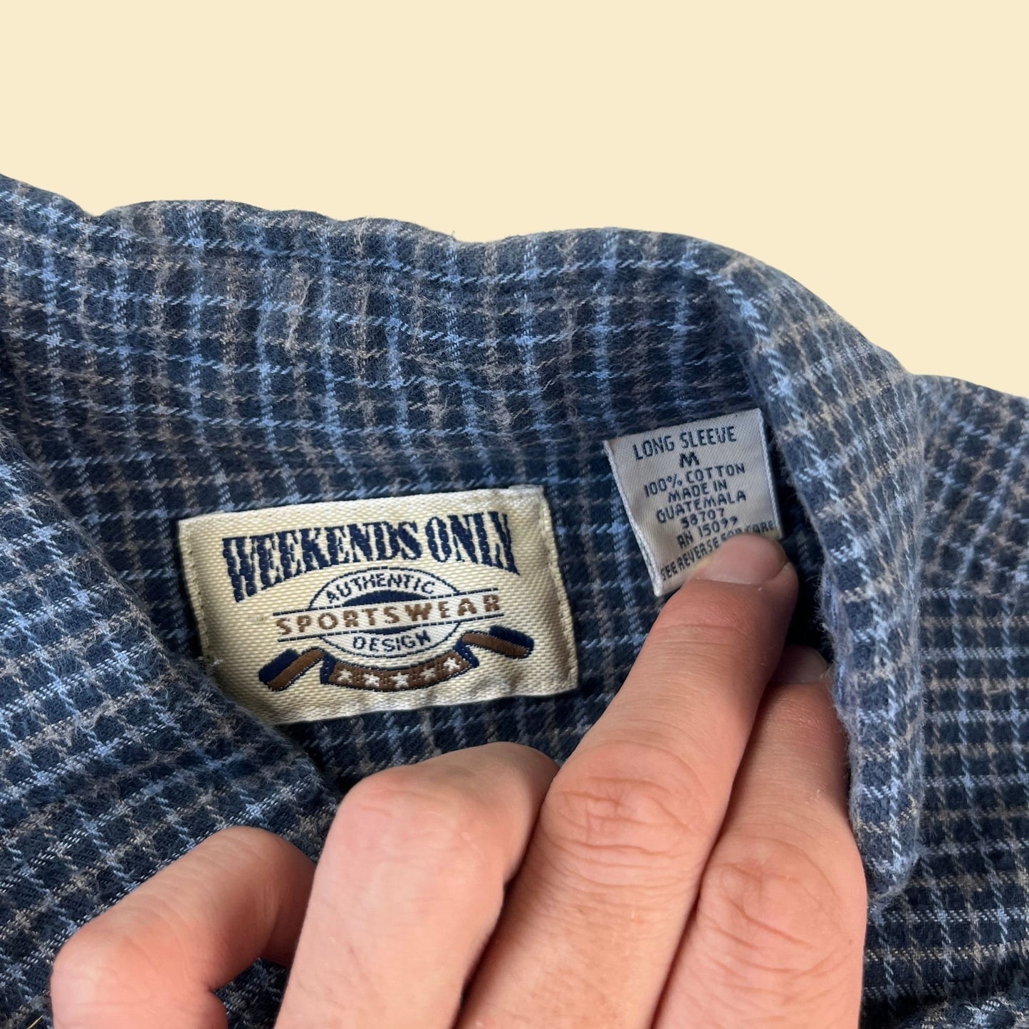 90s/Y2K men's blue flannel shirt, size M vintage 1990s blue and grey long sleeve button down