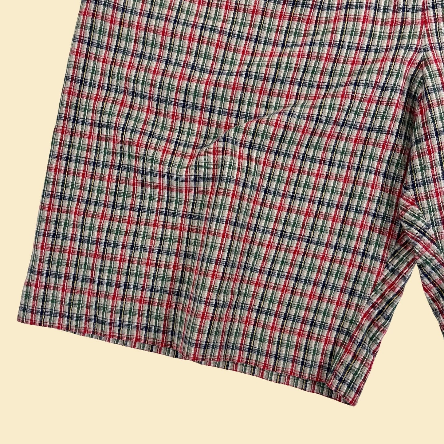 1980s high waisted plaid shorts by Karolyne, size 10 vintage 80s red/green women's shorts w/ zip fly