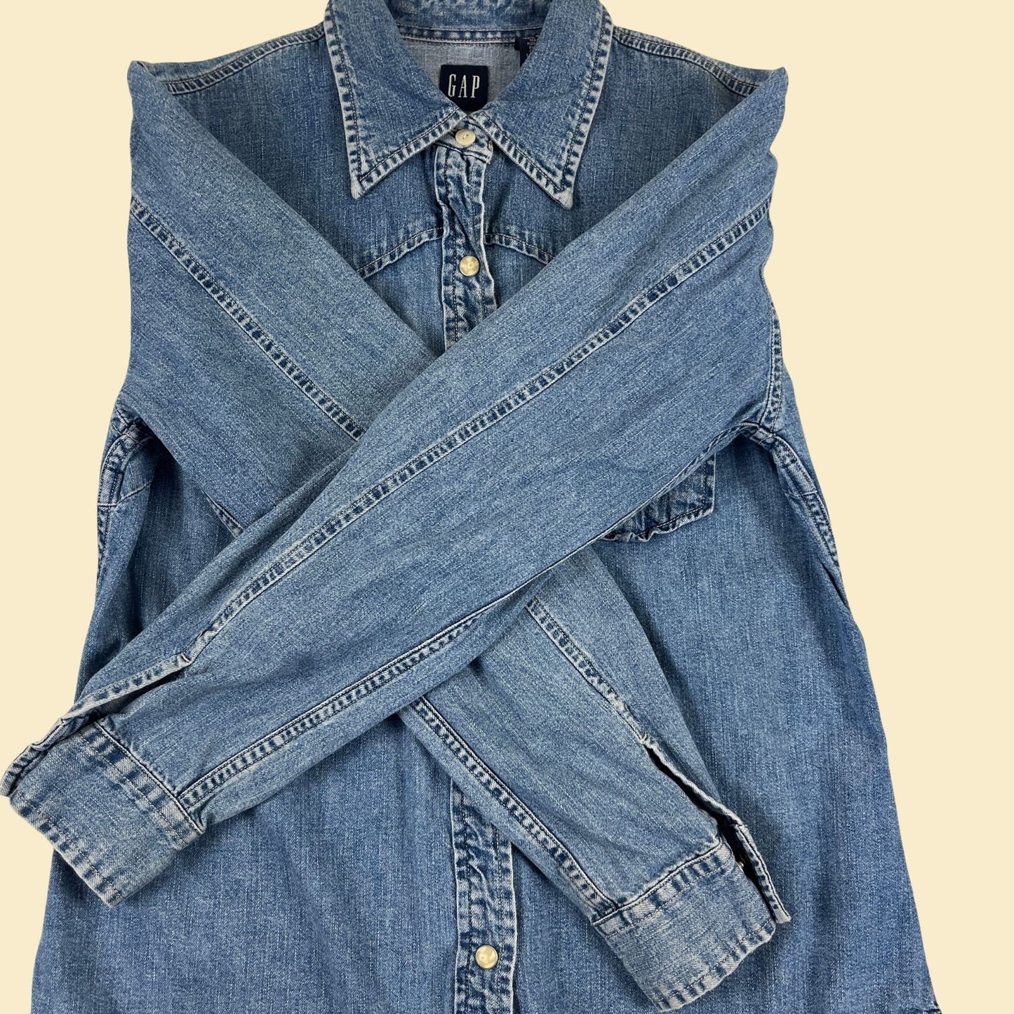 90s/Y2K S GAP denim shirt, vintage women's western snap clasp medium wash denim blouse