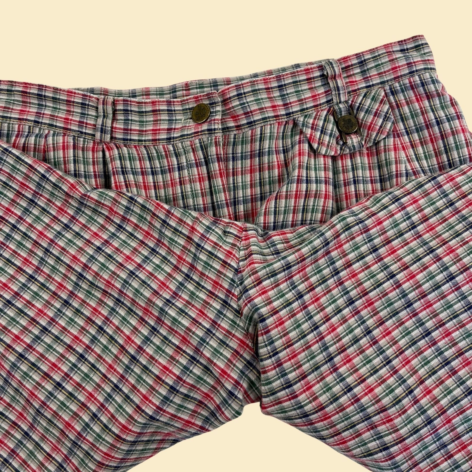 1980s high waisted plaid shorts by Karolyne, size 10 vintage 80s red/green women's shorts w/ zip fly