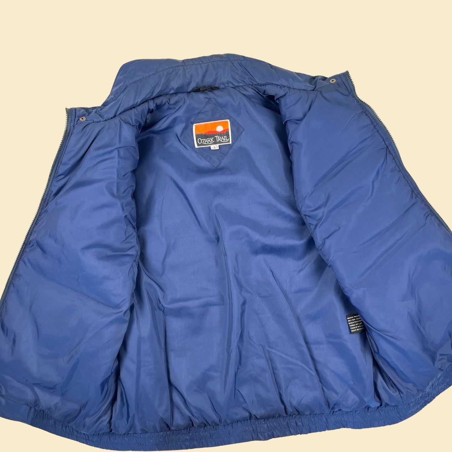 80s/90s L puffer vest, vintage 1990s Ozark Trail solid blue men's zip up puffer