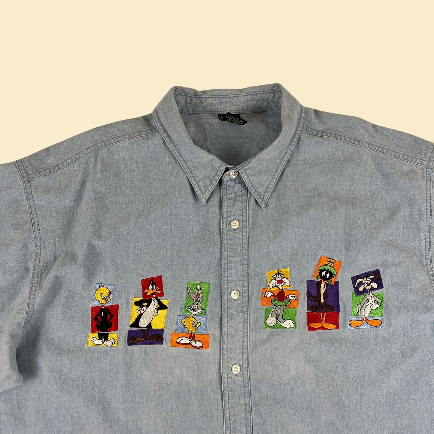 90s XXL Warner Bros Studio shirt, vintage 1990s chambray/denim blue button down long sleeve daffy duck & bugs bunny shirt