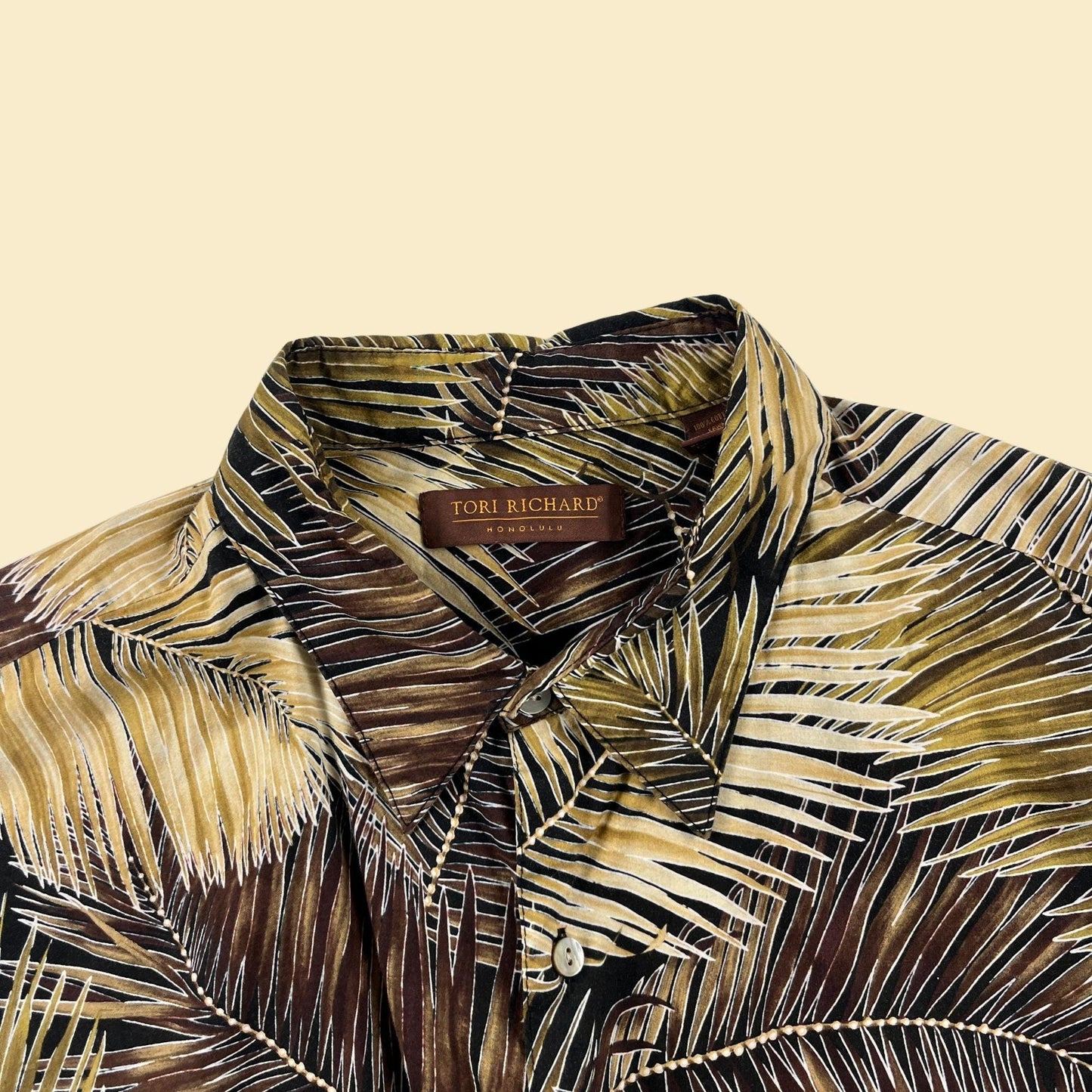 90s/Y2K Tori Richard Honolulu shirt, vintage men's black & beige leaf patterned Hawaiian shirt