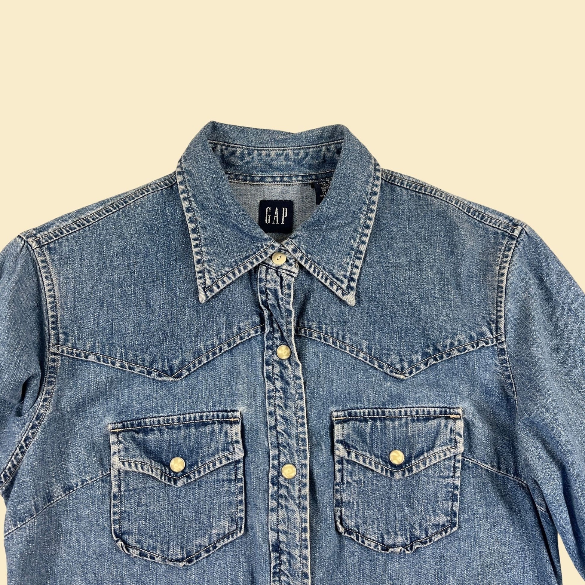 90s/Y2K S GAP denim shirt, vintage women's western snap clasp medium wash denim blouse