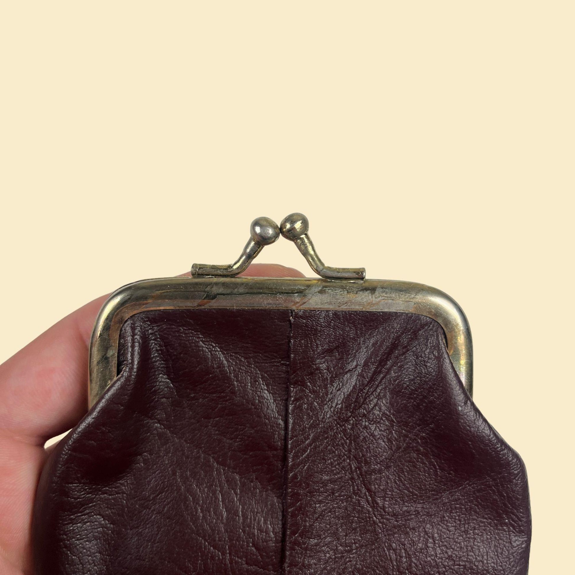 1970s coin purse, brown leather kiss lock women's wallet