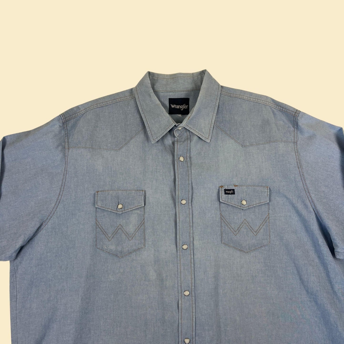 1980s Wrangler chambray western shirt, vintage XL to XXL snap clasp long sleeve light wash blue shirt