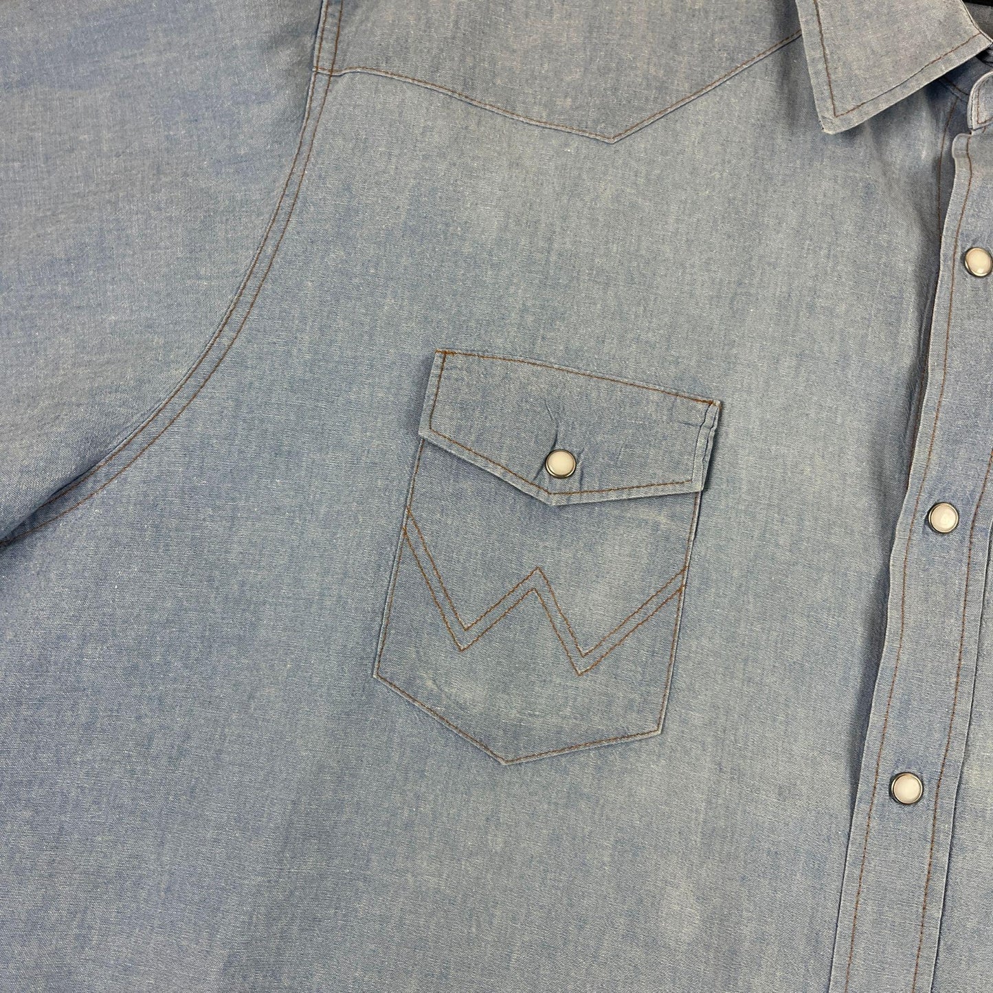 1980s Wrangler chambray western shirt, vintage XL to XXL snap clasp long sleeve light wash blue shirt