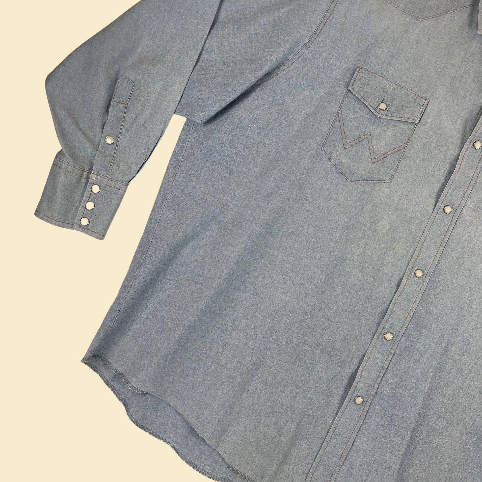 1980s Wrangler chambray western shirt, vintage XL to XXL snap clasp long sleeve light wash blue shirt