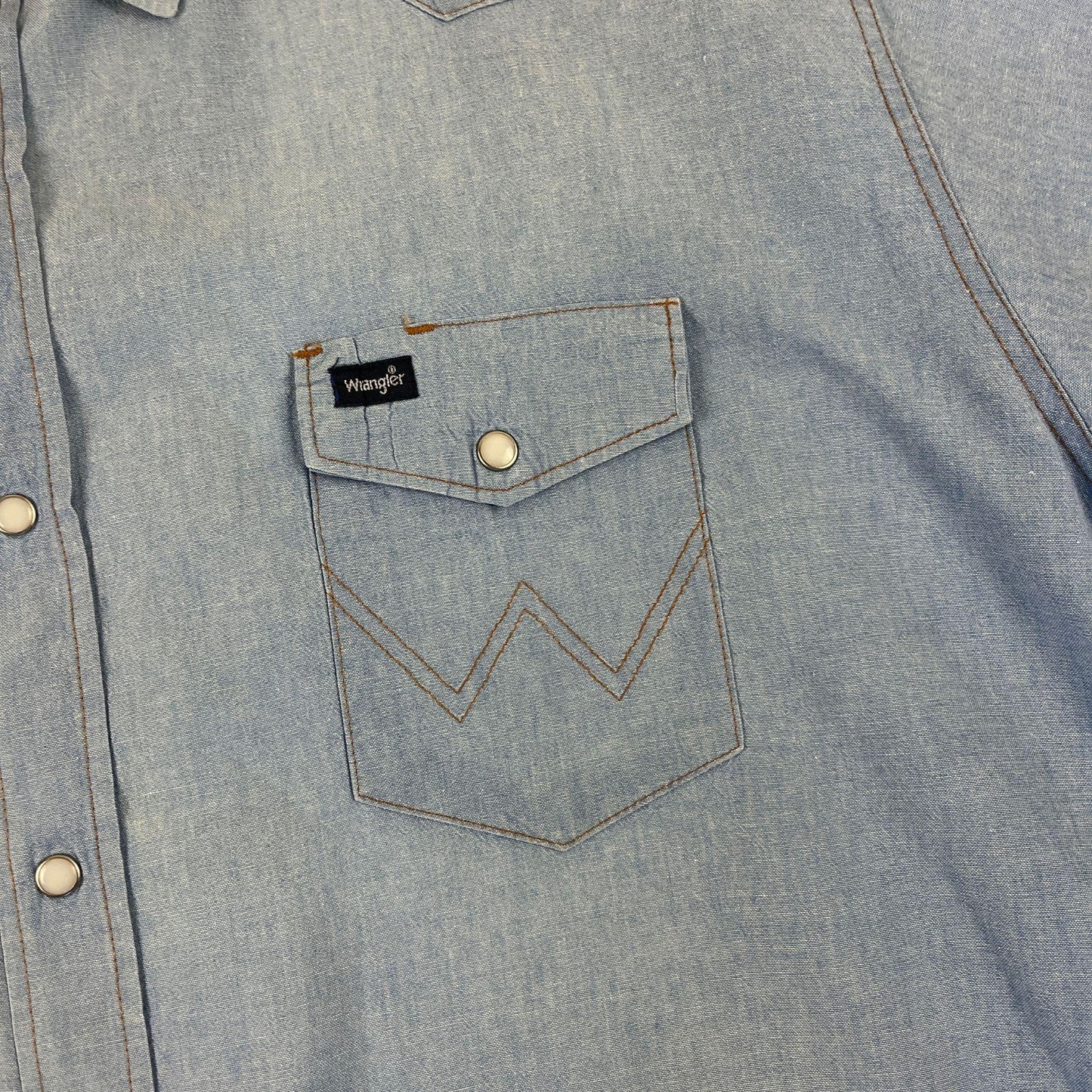 1980s Wrangler chambray western shirt, vintage XL to XXL snap clasp long sleeve light wash blue shirt