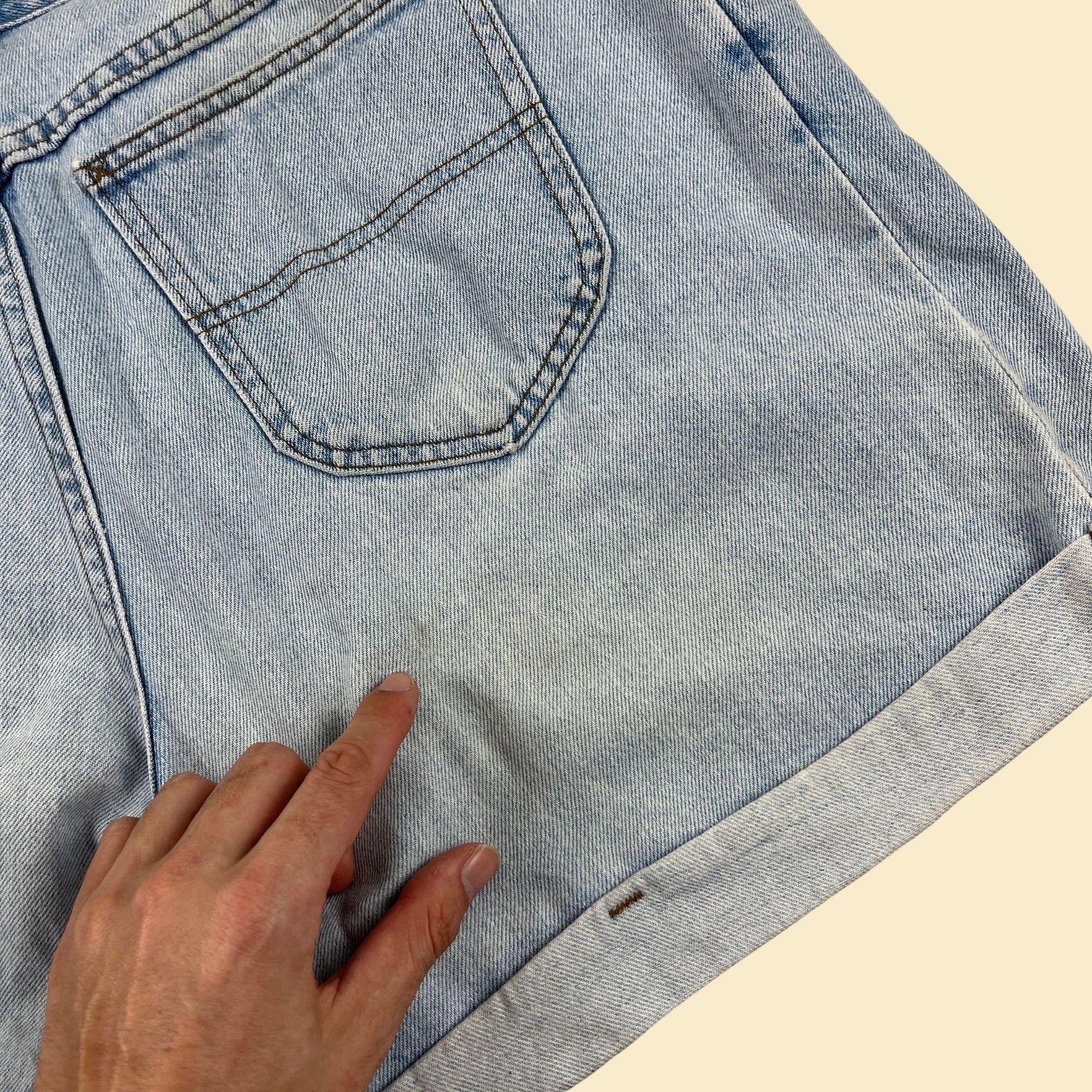 1990s Lee Riders denim shorts, women's 31.5" waist high rise light wash jean shorts w/ cuffs