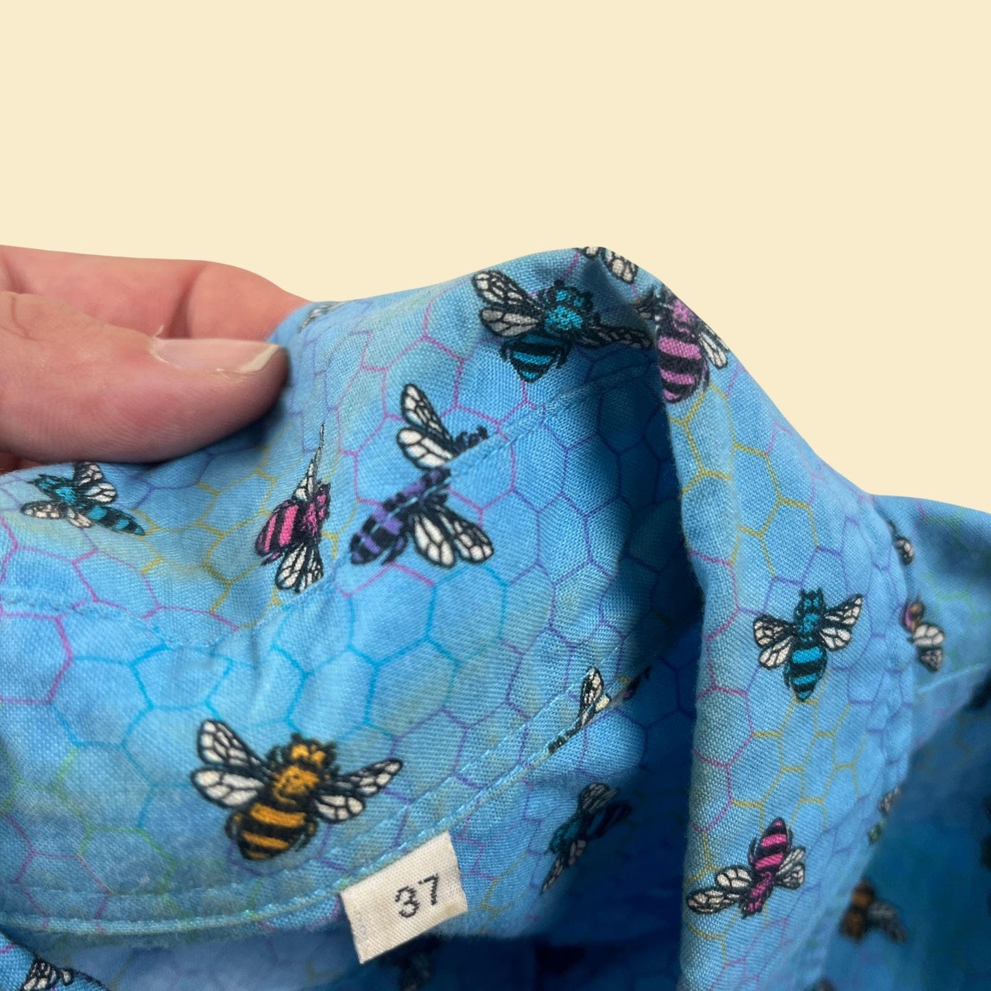 70s/80s bumblebee shirt, vintage blue honeycomb patterned men's size 37 short sleeve button down