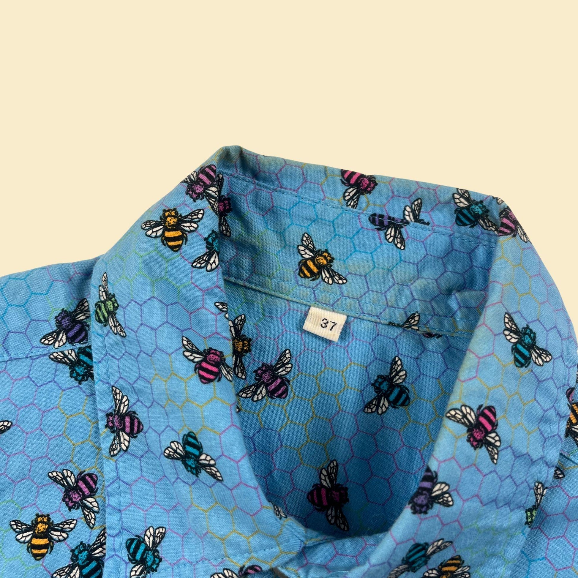 70s/80s bumblebee shirt, vintage blue honeycomb patterned men's size 37 short sleeve button down