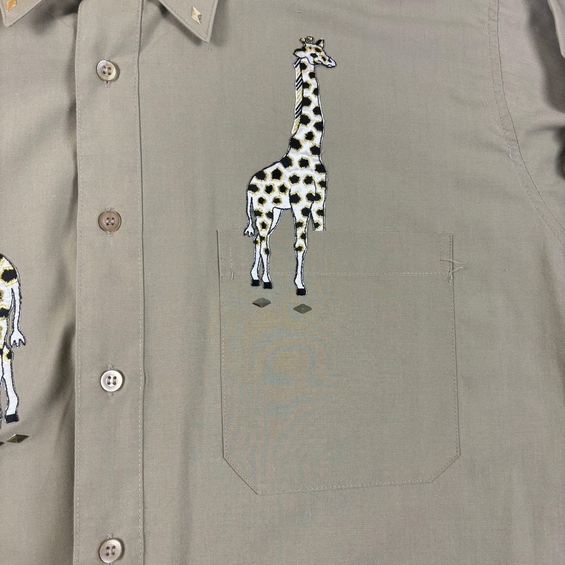 80s/90s giraffe shirt by Marquis, size XL tan giraffe embroidery button down top