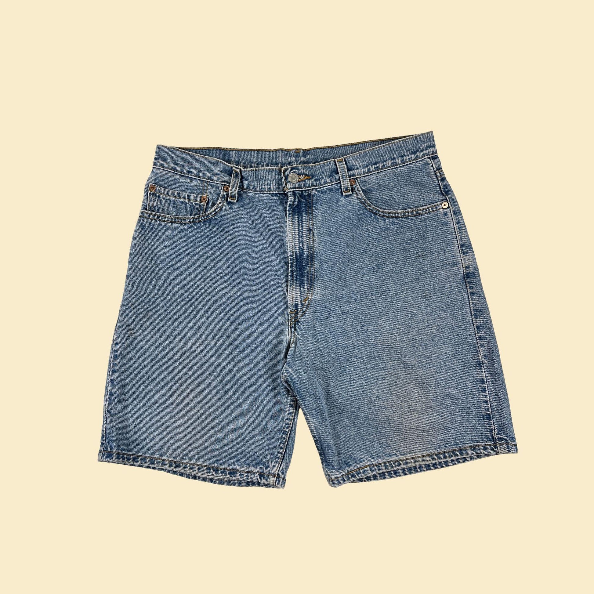 Y2K Levi's 550 denim shorts, size 36 vintage 2000s light wash men's jeans shorts