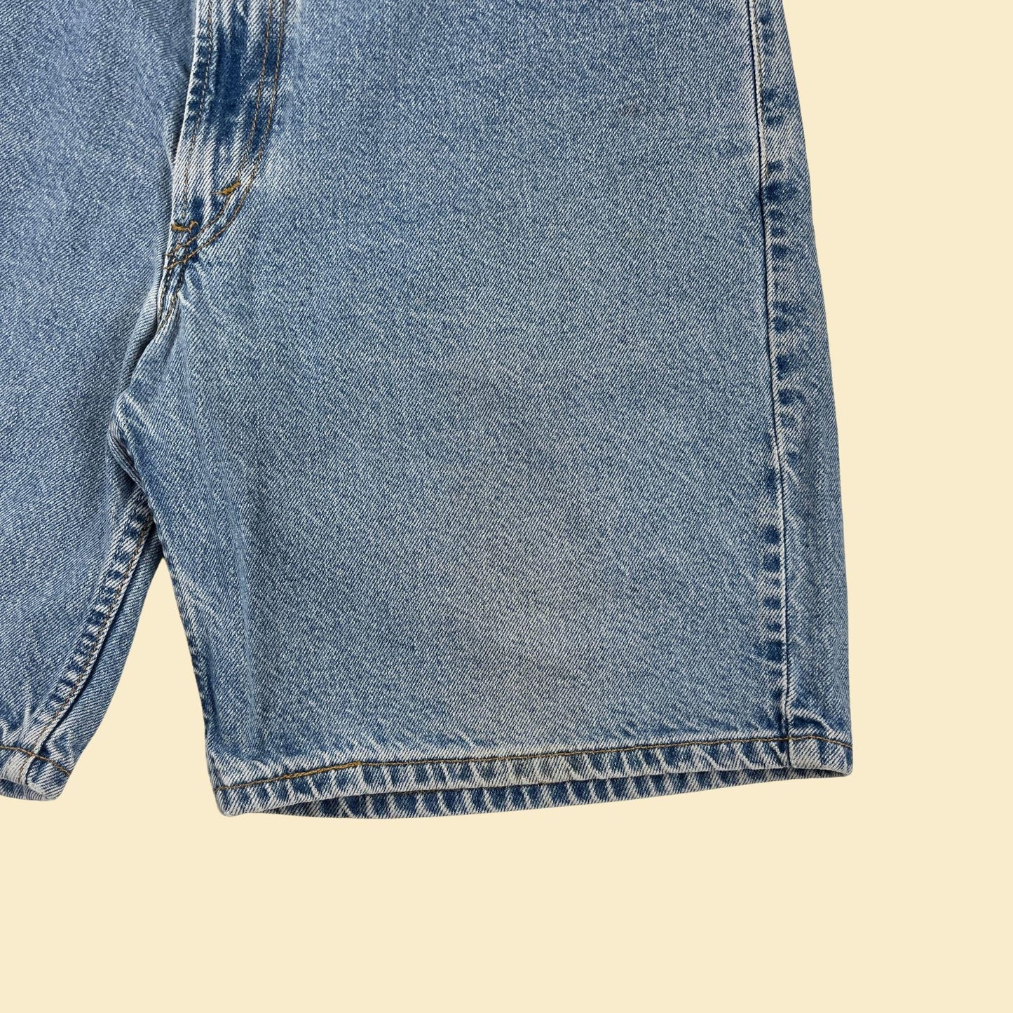 Y2K Levi's 550 denim shorts, size 36 vintage 2000s light wash men's jeans shorts