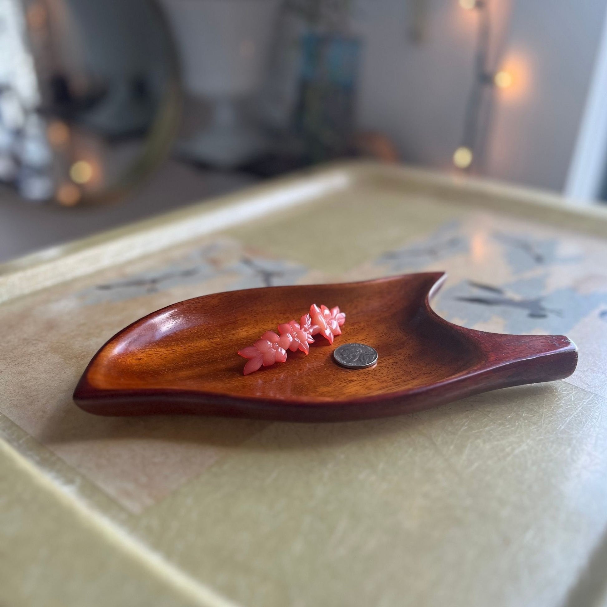 Vintage wooden leaf tray made of mahogany, 1970s vintage plate made in Haiti