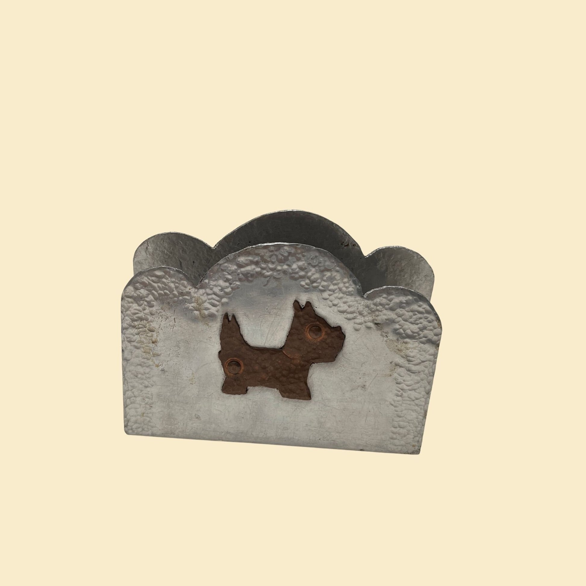 Vintage metal napkin holder with Scottish Terrier, 70s hammered metal napkin holder, 1970s folk art dog kitchen organizer