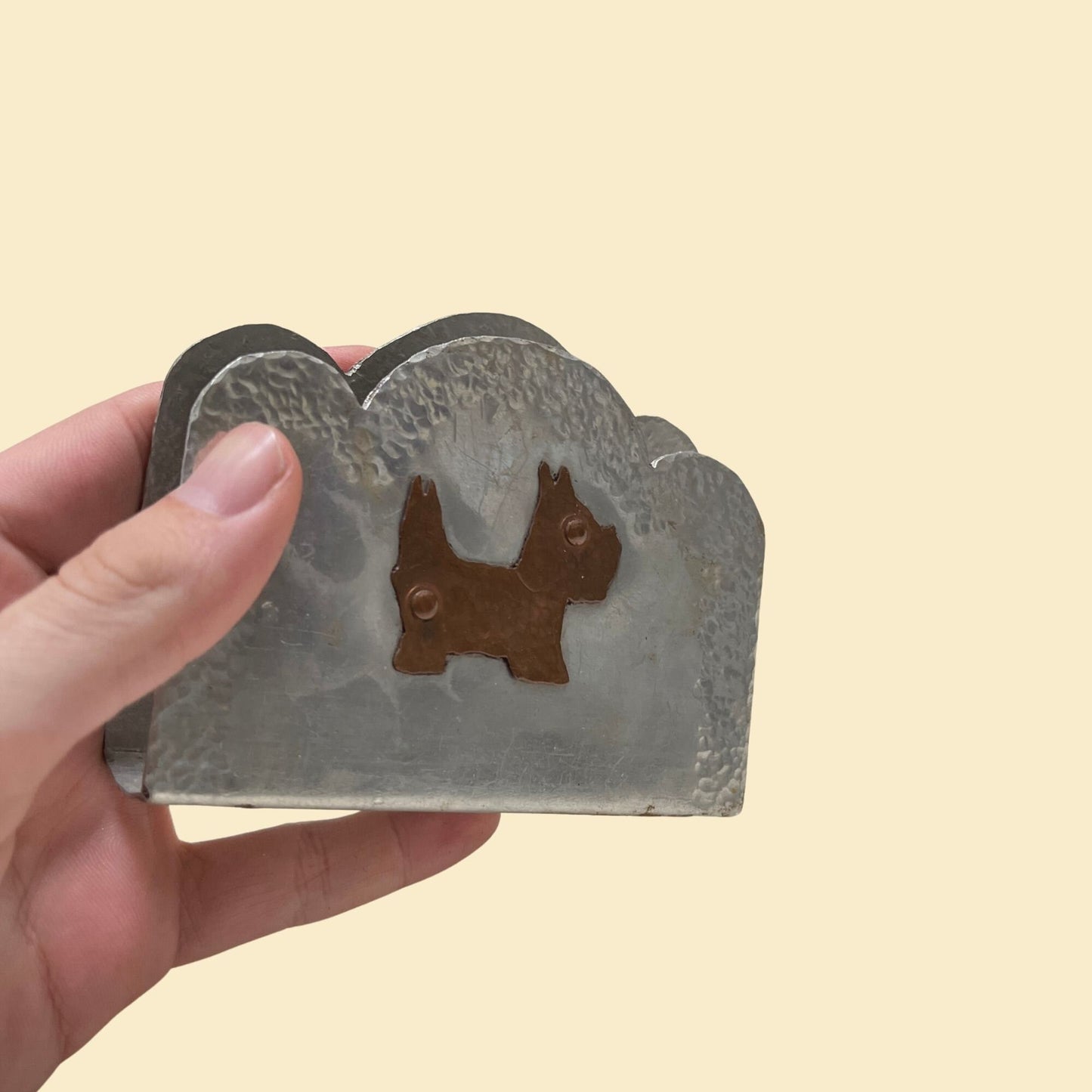 Vintage metal napkin holder with Scottish Terrier, 70s hammered metal napkin holder, 1970s folk art dog kitchen organizer