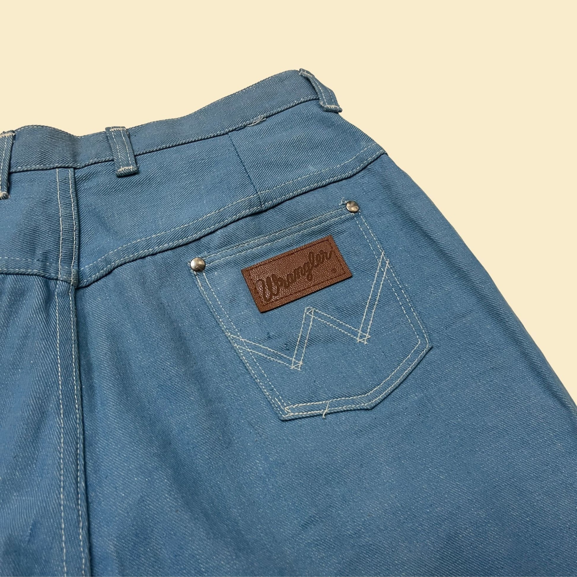 70s Wrangler Misses 30" high waisted jean shorts, vintage 1970s high rise light wash denim women's shorts