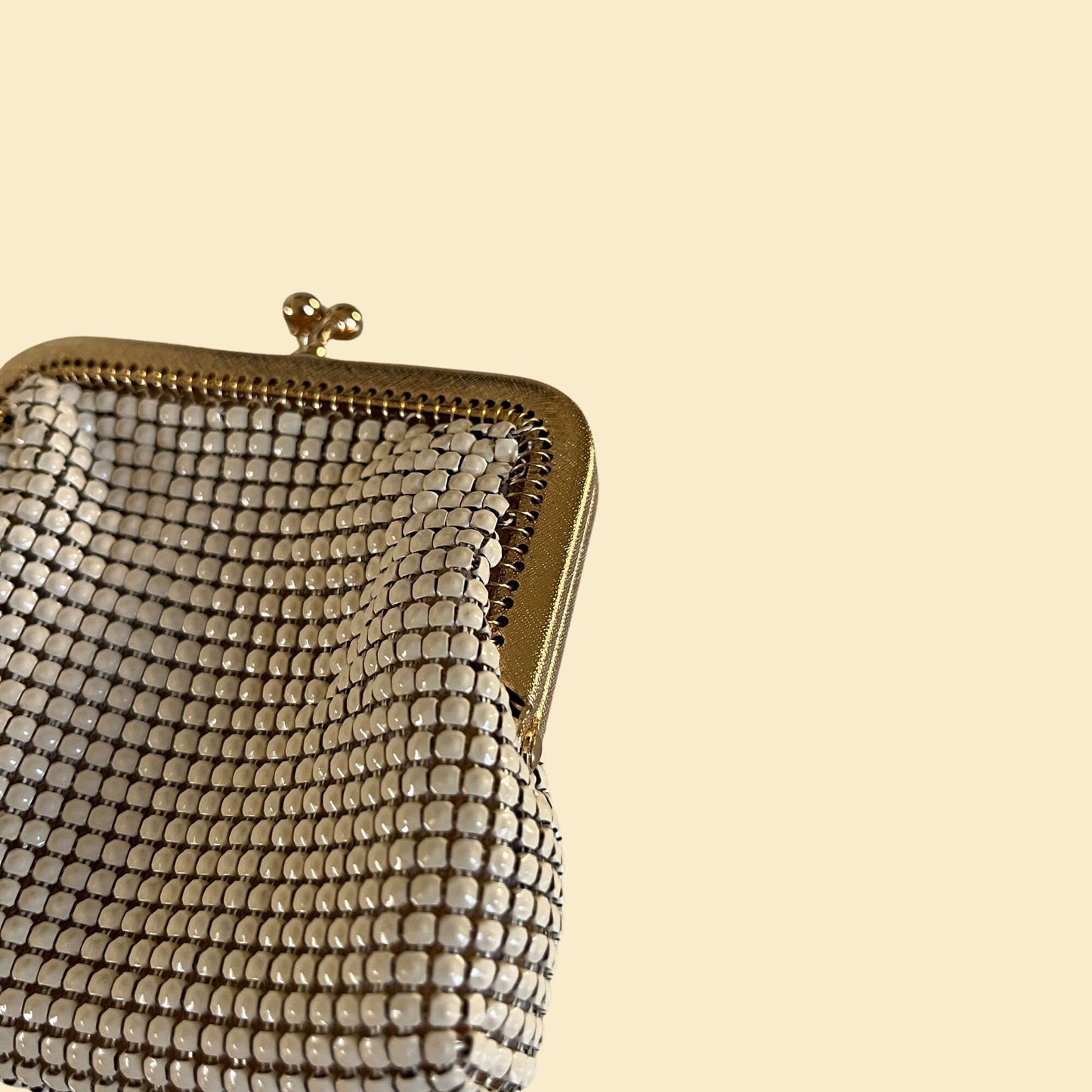 1950s Royal Mesh beige coin purse, vintage 50s off white & gold metal mesh coin pouch