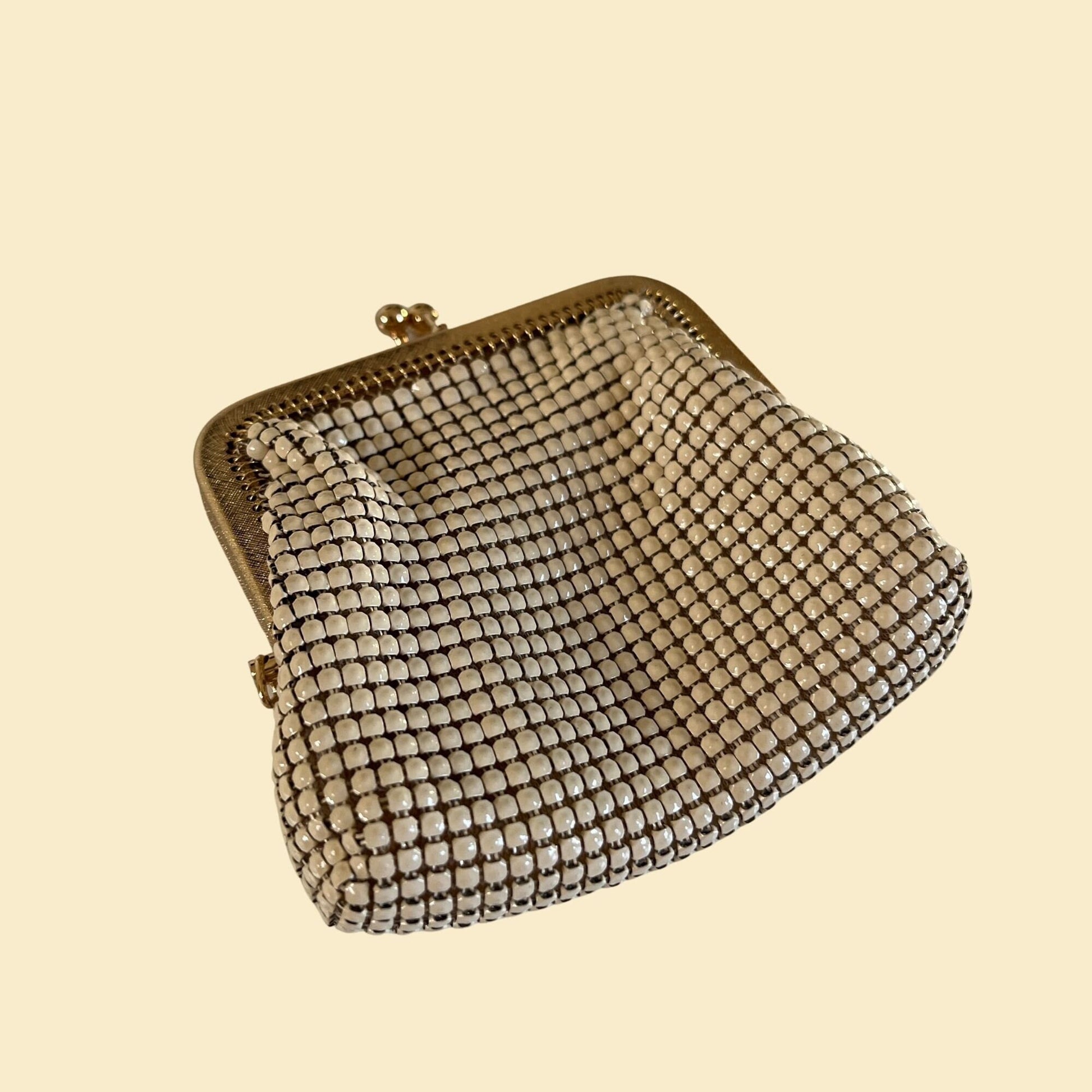 1950s Royal Mesh beige coin purse, vintage 50s off white & gold metal mesh coin pouch