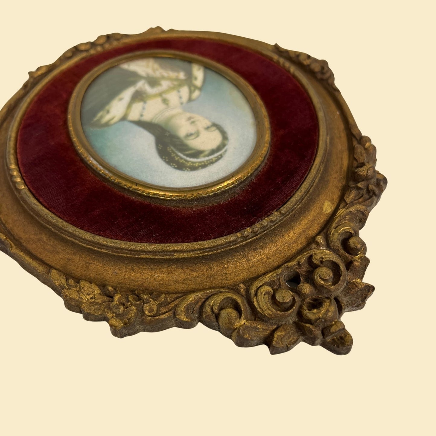 Vintage 50s portrait in gilt oval frame, 1950s gold-toned wooden frame with ornate details / felt matte-ing