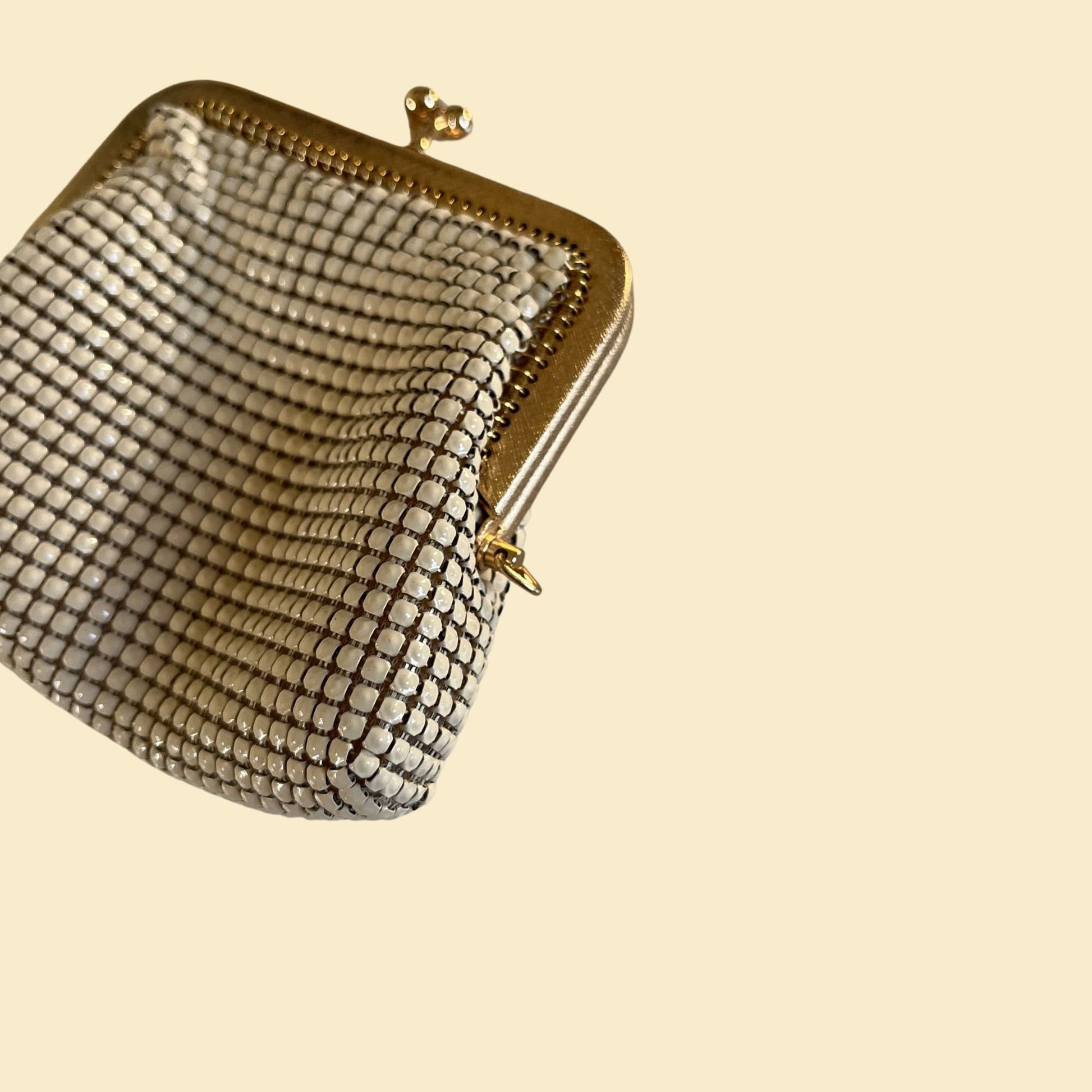 1950s Royal Mesh beige coin purse, vintage 50s off white & gold metal mesh coin pouch