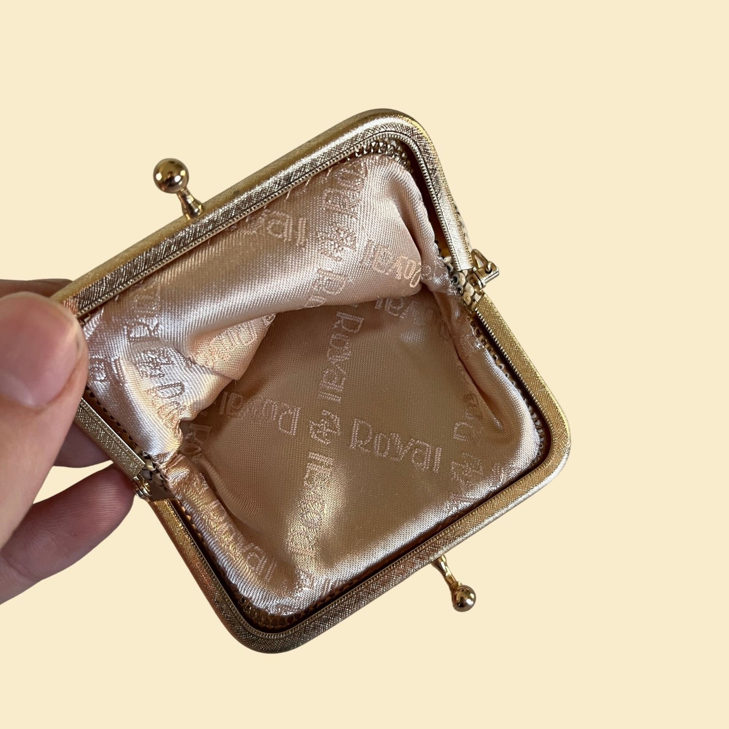 1950s Royal Mesh beige coin purse, vintage 50s off white & gold metal mesh coin pouch